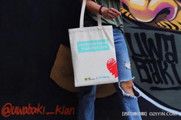 潮牌購(gòu)物手提袋加印定制 第2張 潮牌購(gòu)物手提袋加印定制 第2張