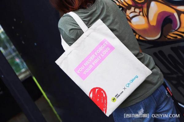 潮牌購(gòu)物手提袋加印定制 第3張 潮牌購(gòu)物手提袋加印定制 第3張